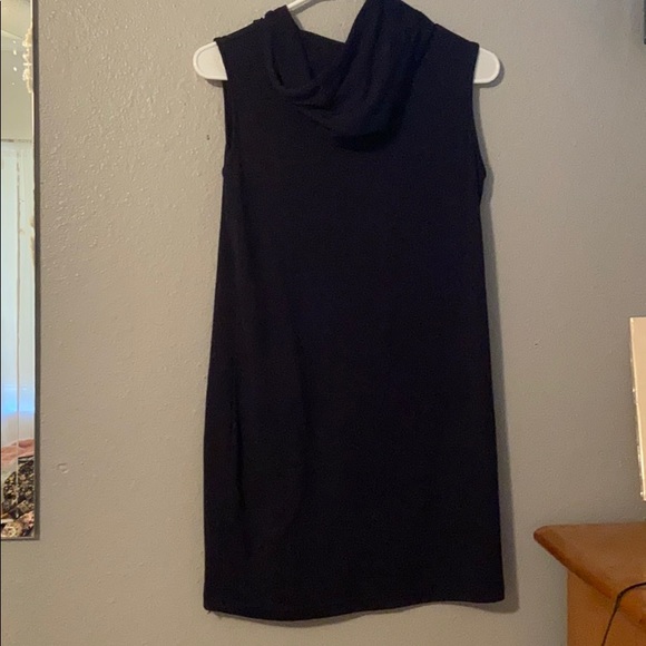 Hooded dress - Picture 2 of 3